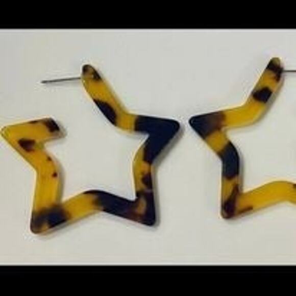 Star Tortoise Shell Acrylic Hoop Style Earrings - Picture 2 of 3